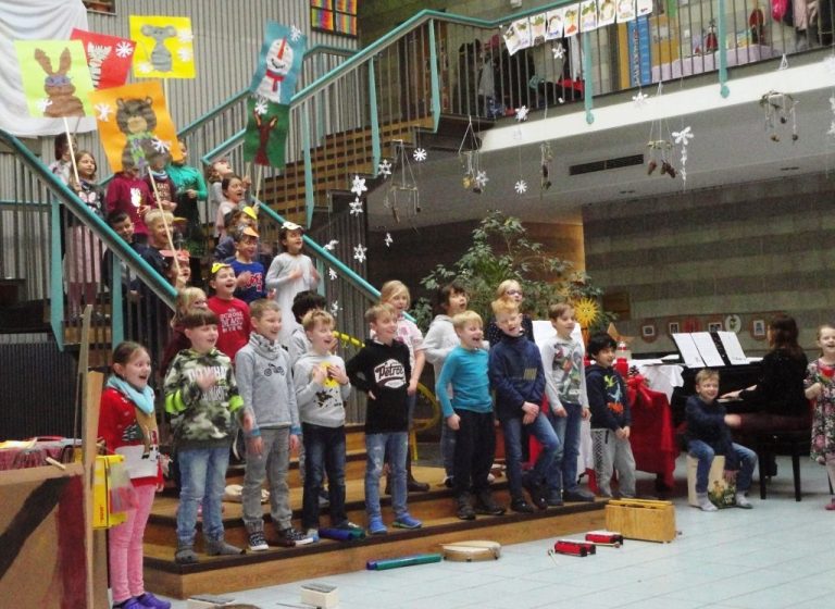 Aufführung im Rahmen von ZusammenSpiel Musik in der Grundschule Sonnenberg in Grünberg-Stangenrod am 16.12.2019