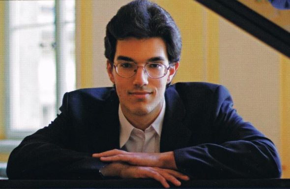 Viktor Urvalov, Klavier